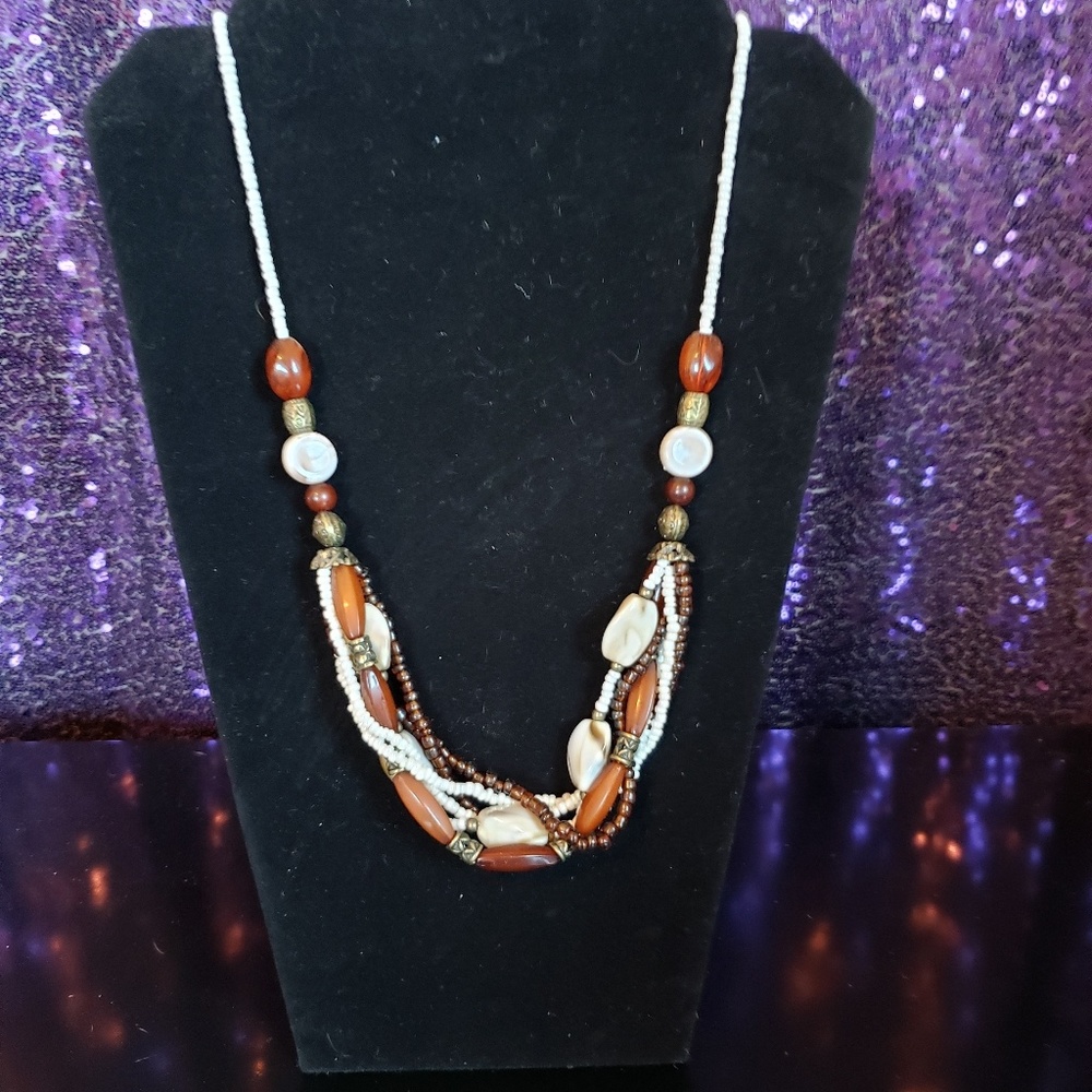 🌺 Beaded necklace